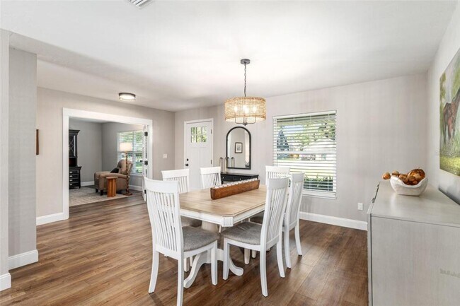 Building Photo - 4530 SE 14th St