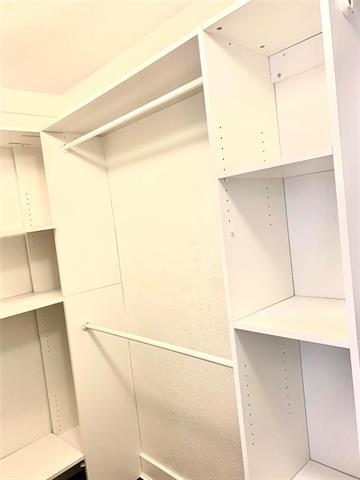 Building Photo - 320 Elm Dr