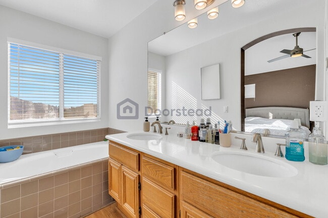 Building Photo - 6042 E Birdcage Ct