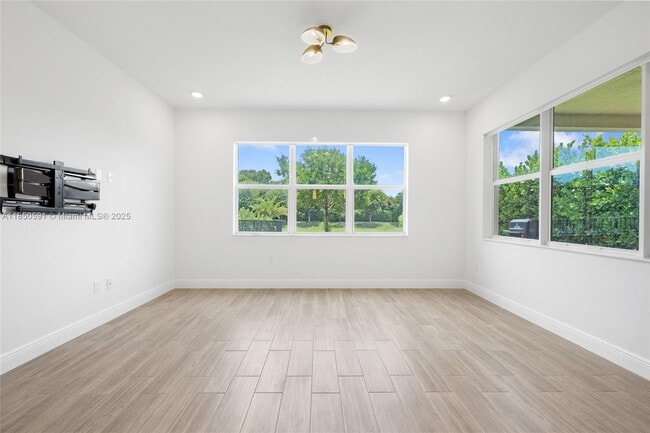 Building Photo - 4048 Veleiros Ave