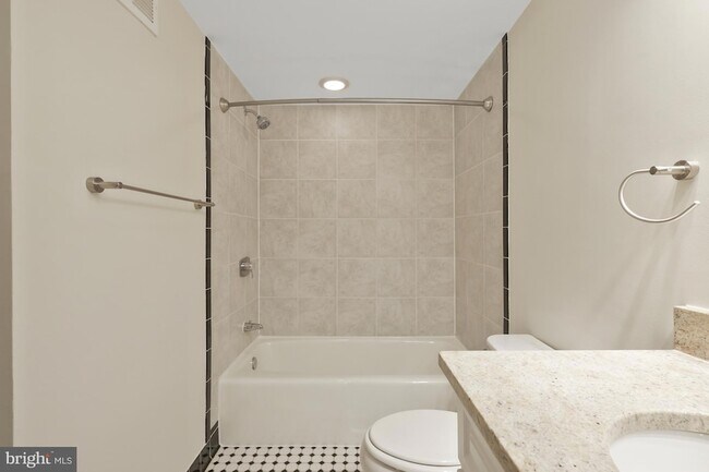 Building Photo - 3800 Fairfax Dr