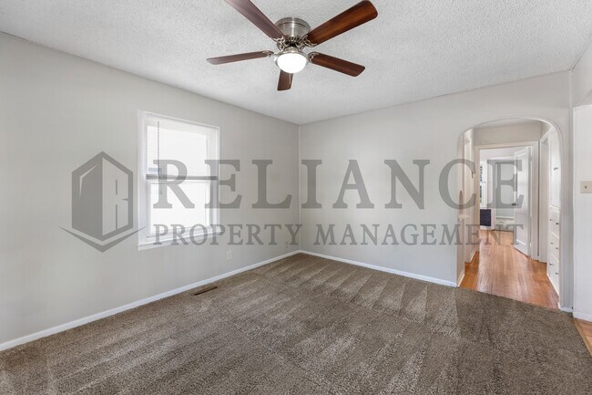 Building Photo - 1112 S Martinson Ave