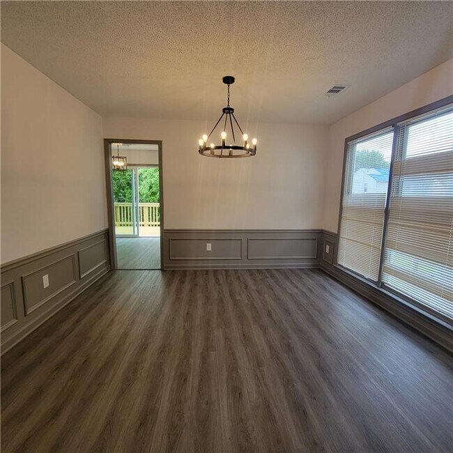 Building Photo - 3045 Binghampton Ln