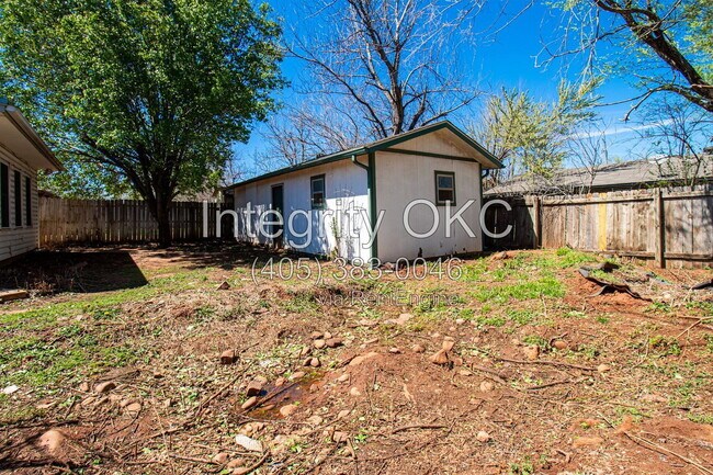 Building Photo - 4101 SE 45th St