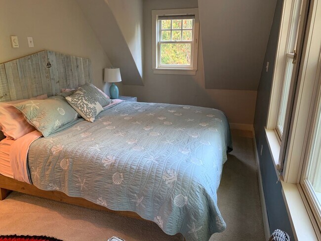 Building Photo - Charming 1BR House in Shelton