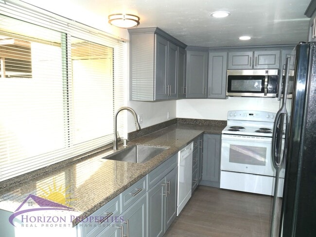 Building Photo - 3 Bed 2.5 Bath 1,380 sqft Townhome in Carm...
