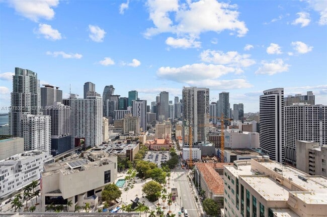 Building Photo - 121 NE 5th St