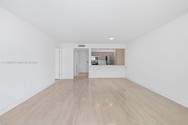 Building Photo - 1756 N Bayshore Dr