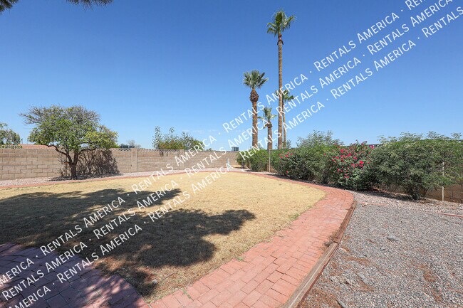 Building Photo - 1360 W Esplanade St