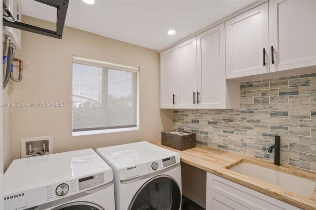 Building Photo - 6701 SW 49th Terrace