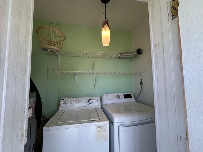 Building Photo - Charming 3 Bedroom, 1 Bath Home in Port Ch...