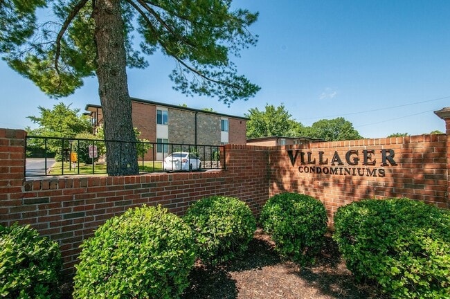Building Photo - 2601 Hillsboro Pike