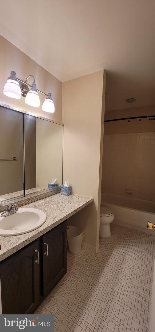 Building Photo - 15 Twin Brooks Dr