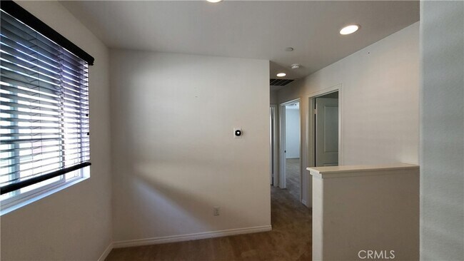 Building Photo - 89 Linden Ln