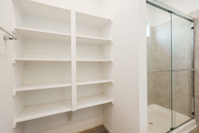 Building Photo - 1704 Greendale Dr