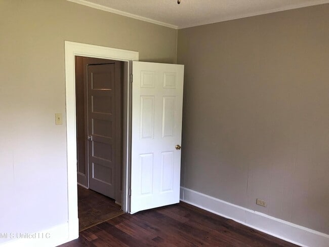 Building Photo - 495 Woodruff St