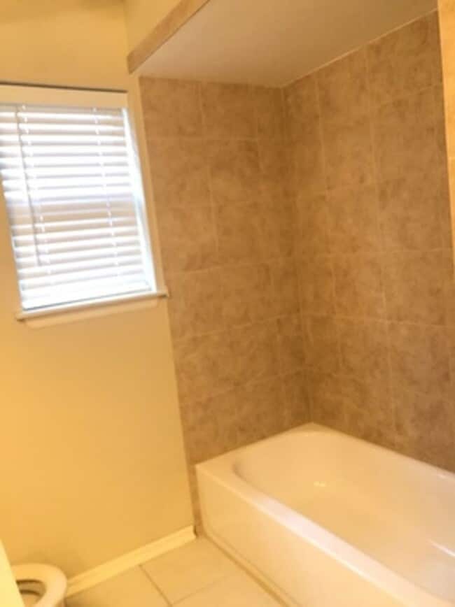 Building Photo - Spacious home for a Great Price! Edmond Sc...