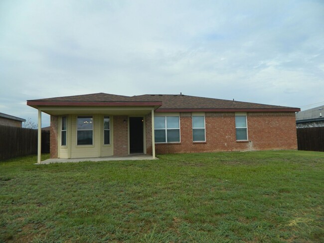 Building Photo - Available NOW!!!! This Cute 3 Bedroom 2 ba...