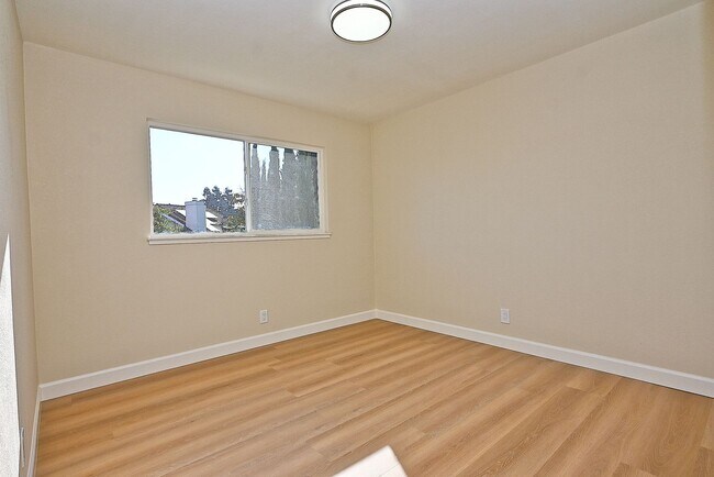 Building Photo - $4590 -- Beautifully Remodeled Brookvale Home on a Quiet Court