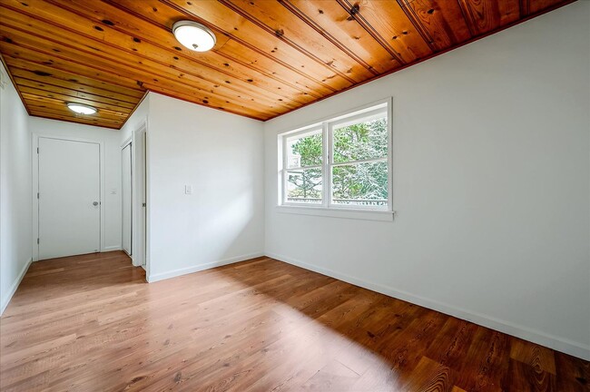 Building Photo - Light Filled Newly Remodeled Home w/ Fanta...