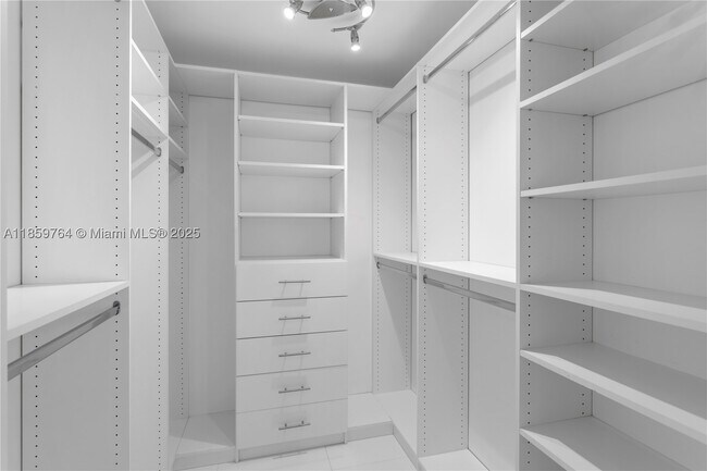 Building Photo - 1428 West Dr
