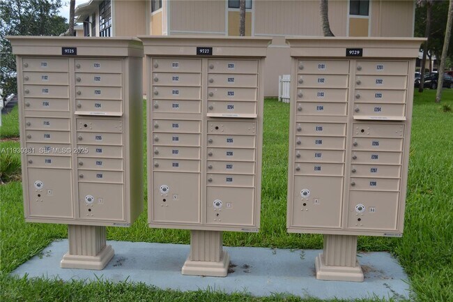 Building Photo - 9727 Hammocks Blvd