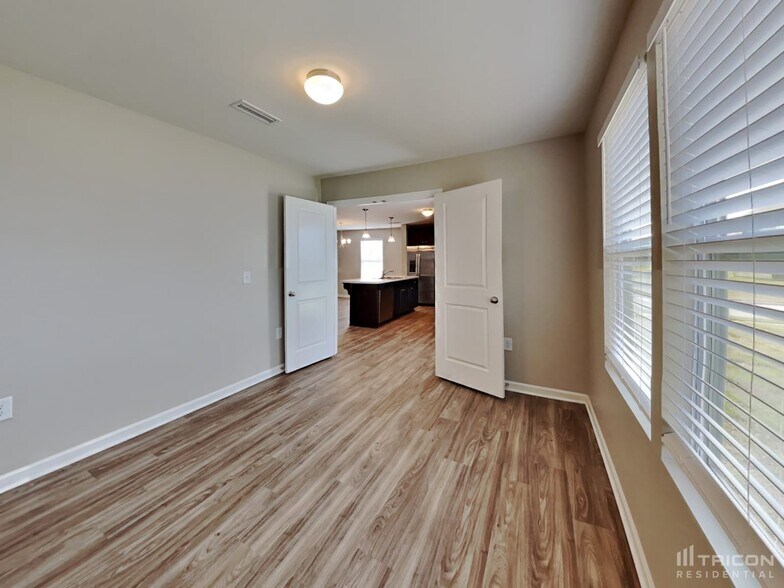 Building Photo - 4910 Red Poll Dr