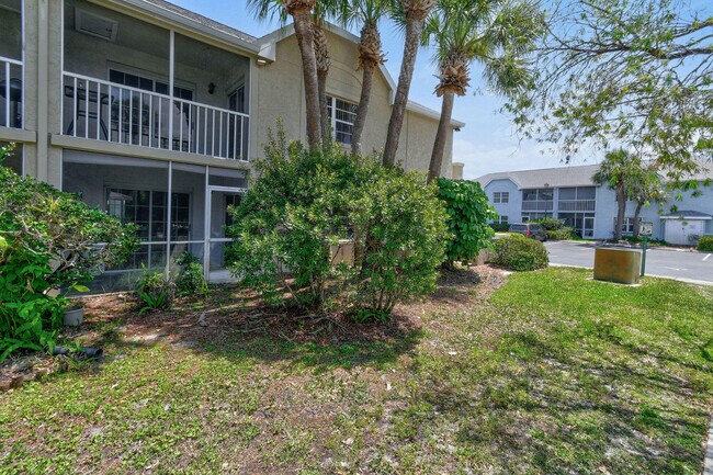 Building Photo - 1631 SE Green Acres Cir