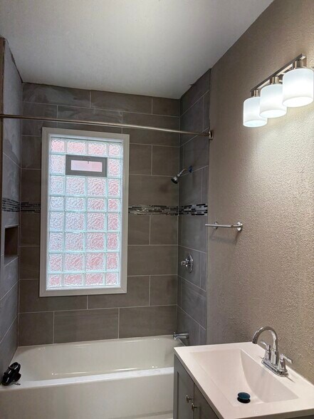 Building Photo - 1435 N 39th St