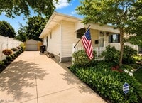 Building Photo - 2065 Hackberry St