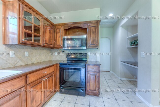 Building Photo - FOR LEASE | Jenks | $2500 Rent | 5 Bed, 3 ...