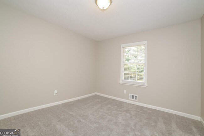 Building Photo - 2780 Deerfield Dr