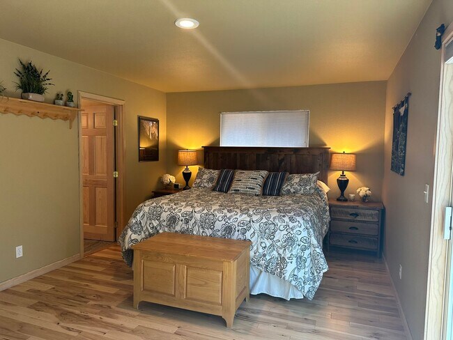 Building Photo - Tahoe Donner Ski Lease