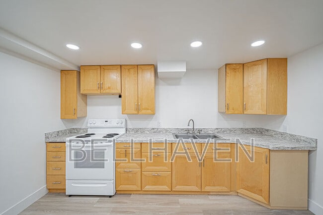 Building Photo - 1121 S 4th Ave