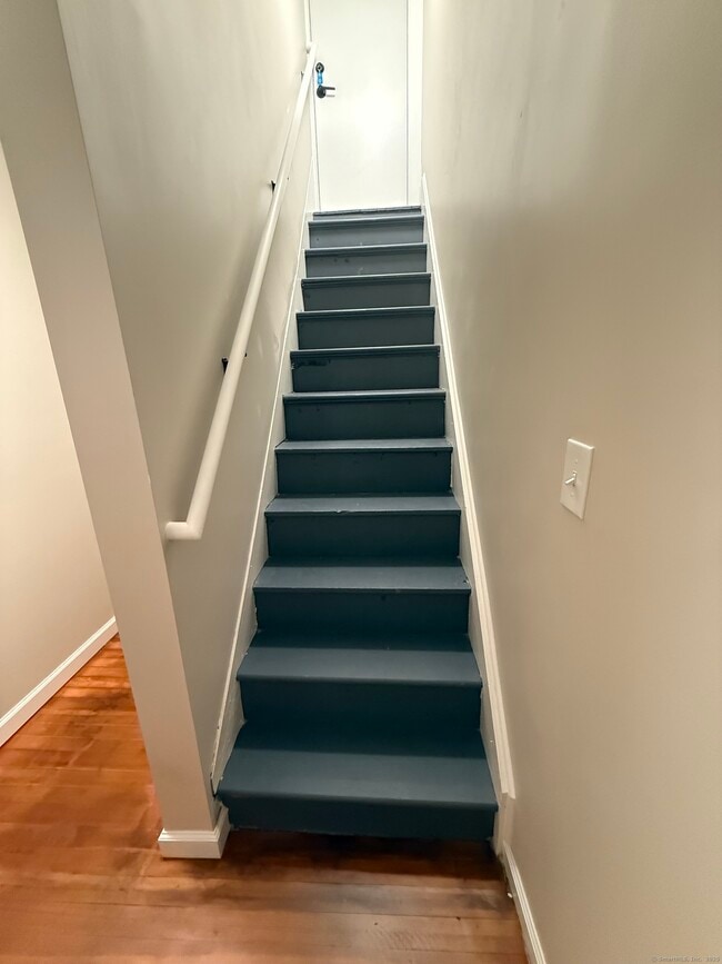 Building Photo - 820 Burbank Ave