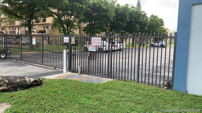 Building Photo - 399 NW 72nd Ave