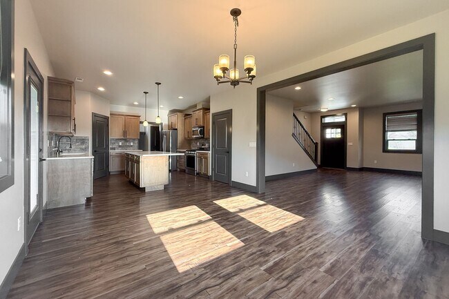 Building Photo - Beautiful 4-Bedroom House with Large Backy...
