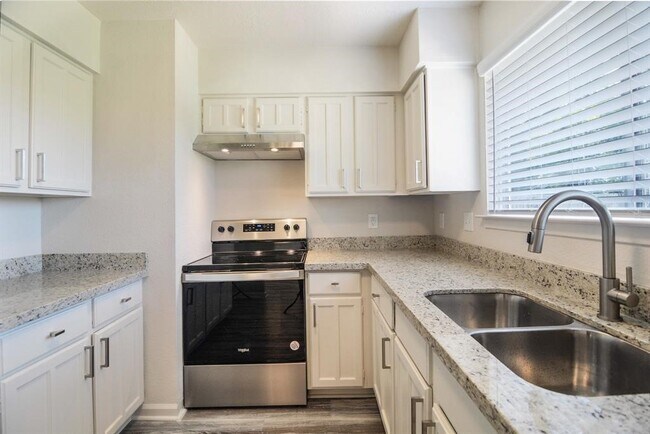 Building Photo - 4615 Roserock Ln