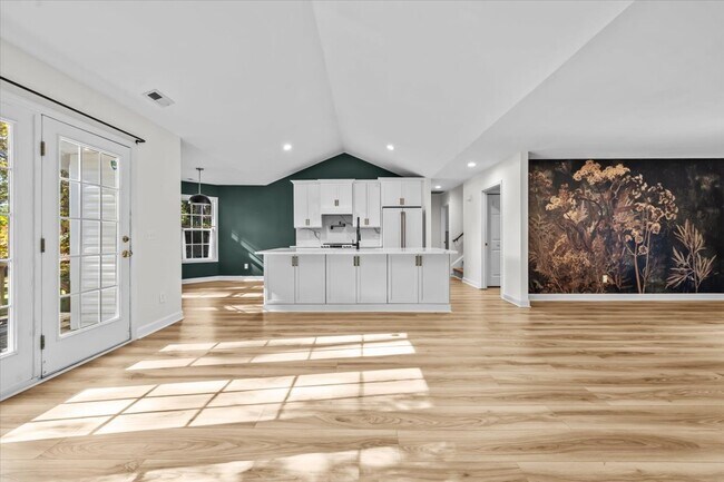 Building Photo - 43 S Lakeshore Dr