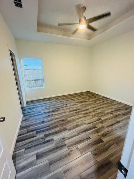 Building Photo - 1606 Angelina Dr