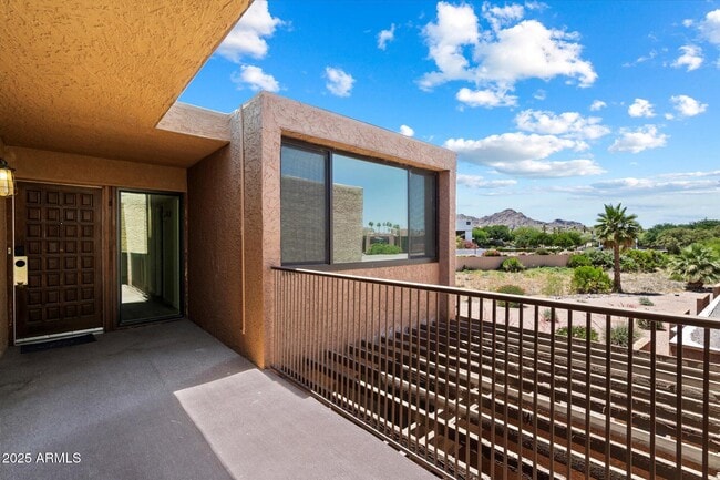 Building Photo - 7401 N Scottsdale Rd