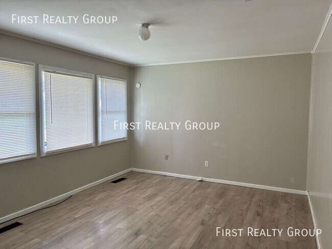 Building Photo - 1498 Elaine St