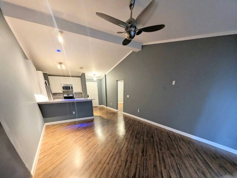 Building Photo - 5339 Peach Blossom Blvd