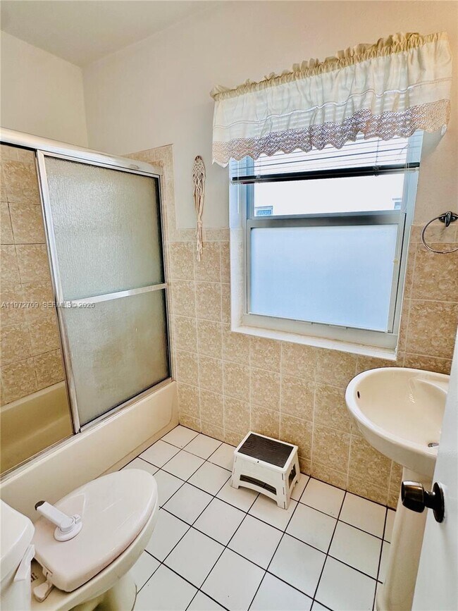 Building Photo - 1180 SW 22nd Terrace