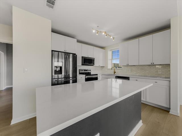 Building Photo - 3225 Turtle Creek Blvd Blvd