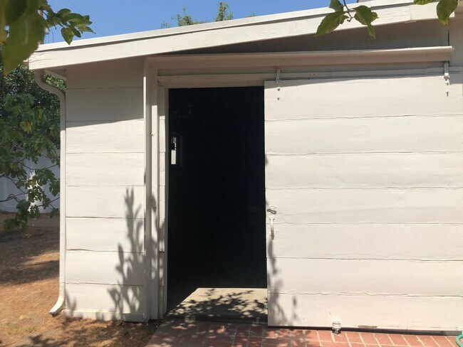 Building Photo - COMING SOON! Beautiful Home near Warner Brothers Studio! AVAILABLE 6/10/2026