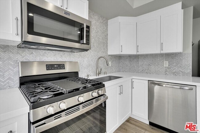 Building Photo - 842 11th St