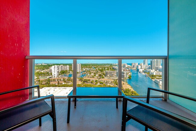 Building Photo - 2602 E Hallandale Beach Blvd