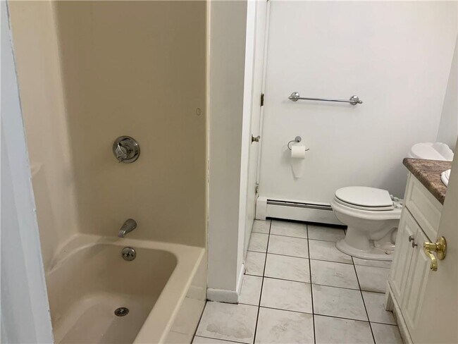 Building Photo - 23 Village Ct