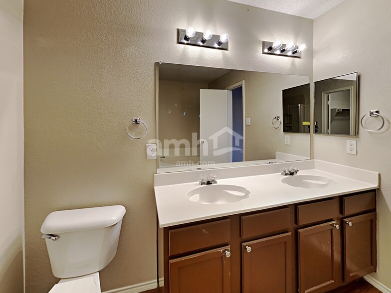 Building Photo - 2357 Bradford Pear Dr